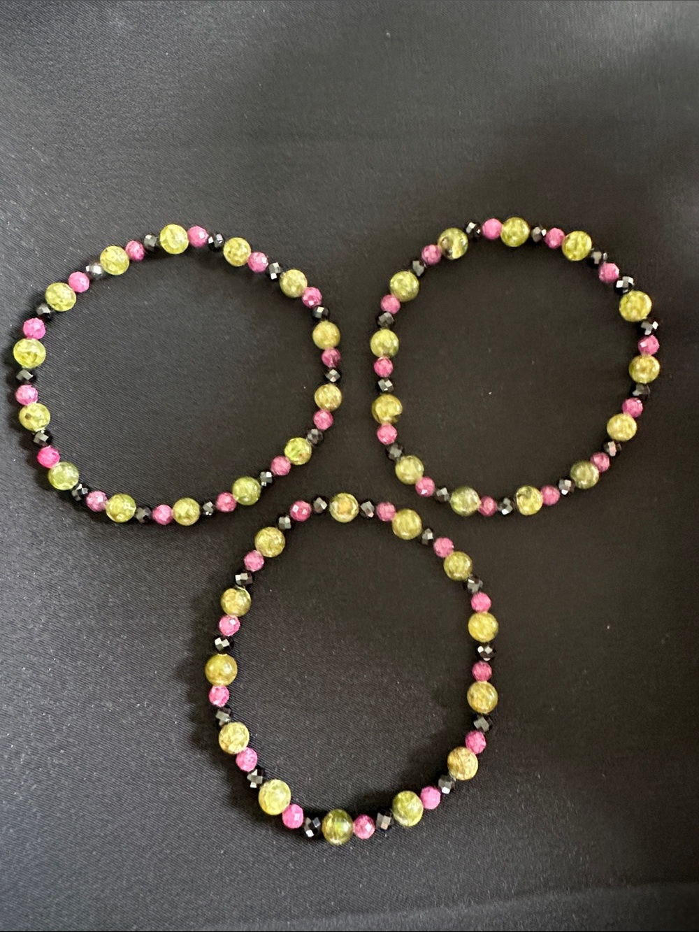 Ruby, peridot & black spinel NWOT genuine gemstone stretch bracelet